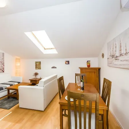 Apartman Astra *